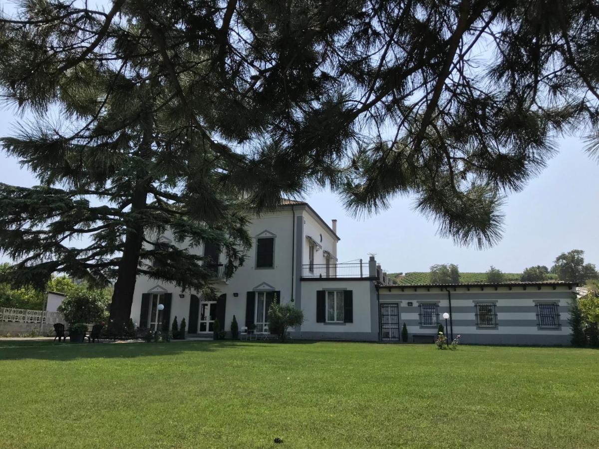 VILLA PRESTIGIO Bed&Breakfast Novi Ligure Exterior foto
