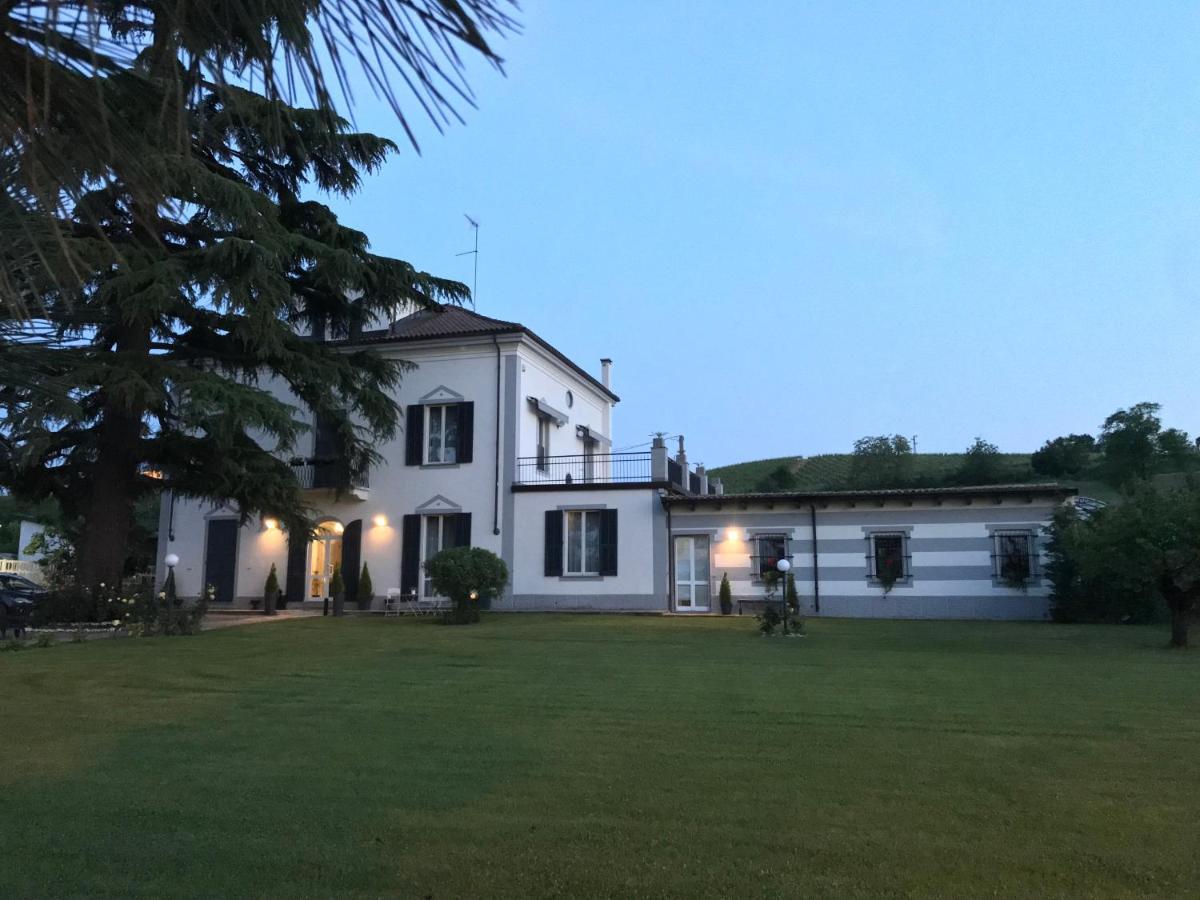 VILLA PRESTIGIO Bed&Breakfast Novi Ligure Exterior foto